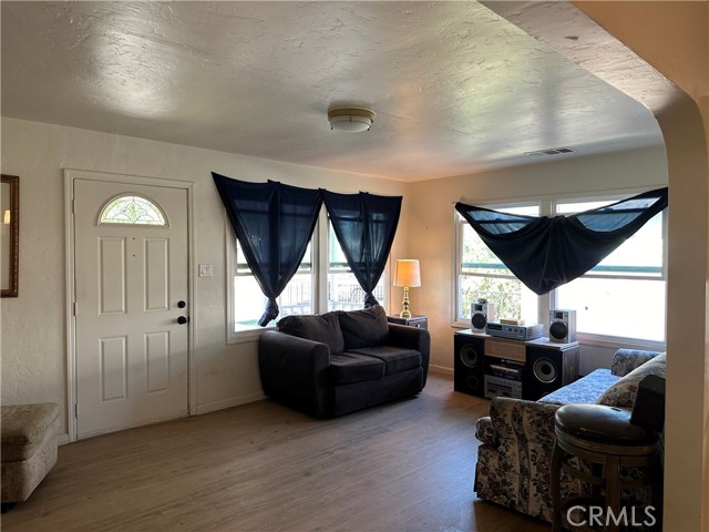 Detail Gallery Image 11 of 16 For 1130 N Highland St, Visalia,  CA 93291 - – Beds | – Baths