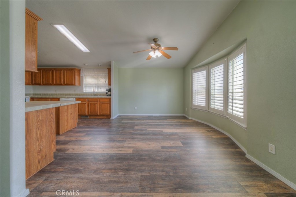 https://media.crmls.org/medias/cfbb5736-3071-4ccd-8fe0-91ccf0e87d9d.jpg?preset=X-Large