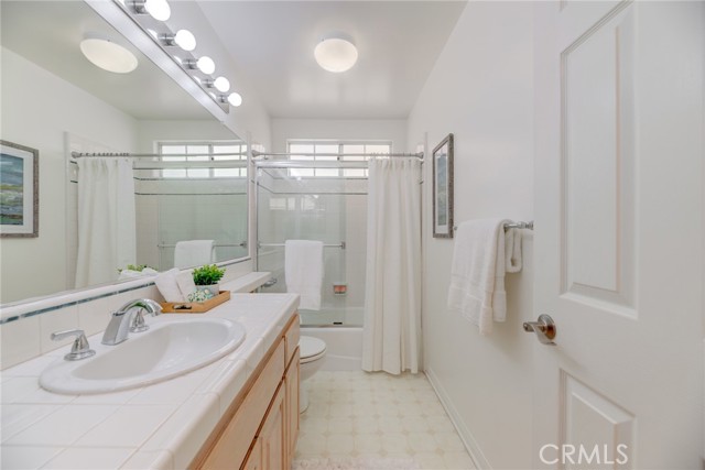 2409 Carnegie Lane, Redondo Beach, California 90278, 3 Bedrooms Bedrooms, ,2 BathroomsBathrooms,Residential,Sold,Carnegie,SB22229151