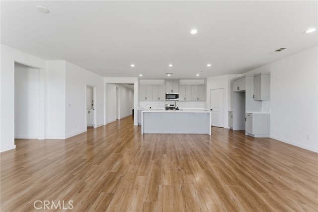 Detail Gallery Image 5 of 32 For 10710 Brookfield Dr, Riverside,  CA 92505 - 5 Beds | 3 Baths