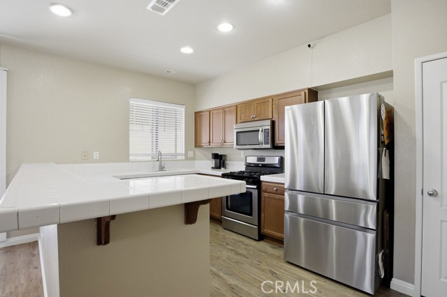 Detail Gallery Image 3 of 24 For 2676 Greenwood Ct, Palmdale,  CA 93550 - 3 Beds | 2/1 Baths