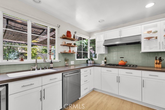 2527 Canyon Drive, Los Angeles CA: https://media.crmls.org/medias/cfbddf92-fc28-4df9-9d26-f34ecaa6c629.jpg