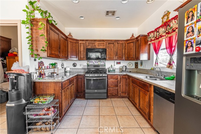 Detail Gallery Image 9 of 31 For 956 Brazil Ave, Thermal,  CA 92274 - 3 Beds | 2 Baths