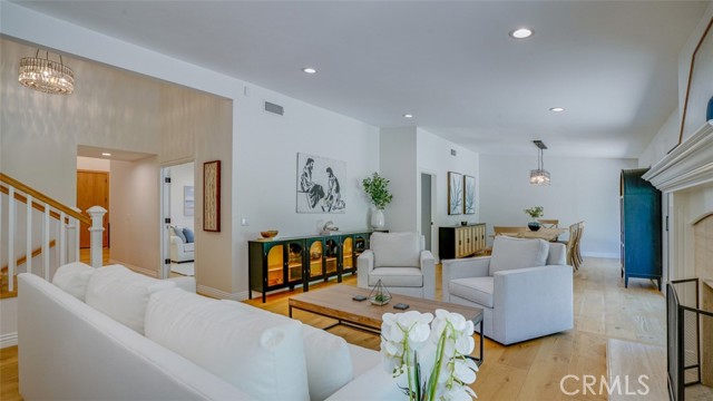 Detail Gallery Image 2 of 57 For 22914 Gershwin Dr, Woodland Hills,  CA 91364 - 5 Beds | 4/1 Baths