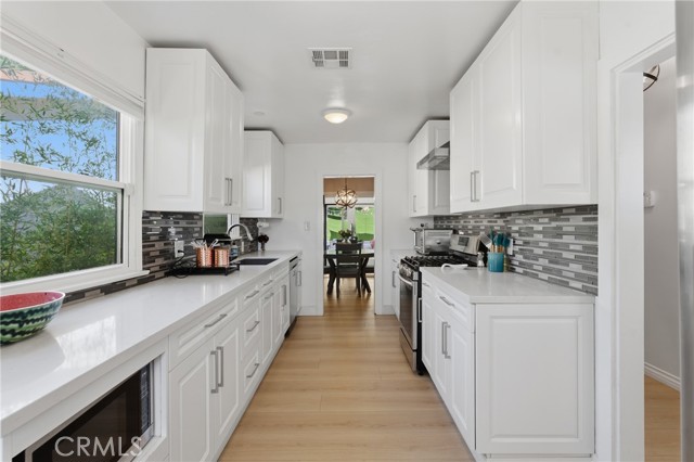 Detail Gallery Image 6 of 36 For 5244 Vanalden, Tarzana,  CA 91356 - 3 Beds | 2/1 Baths