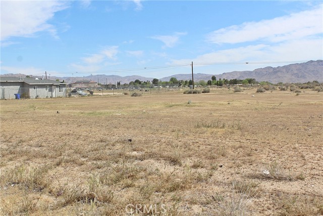 Detail Gallery Image 8 of 11 For 11 Navajo Rd, Apple Valley,  CA 92308 - – Beds | – Baths