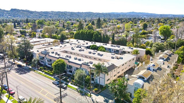 Detail Gallery Image 9 of 19 For 5055 Coldwater Canyon Ave #217,  Sherman Oaks,  CA 91423 - 3 Beds | 2 Baths