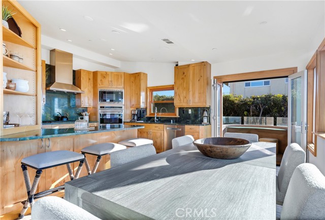 Detail Gallery Image 14 of 42 For 206 Grandview St, Laguna Beach,  CA 92651 - 3 Beds | 3 Baths