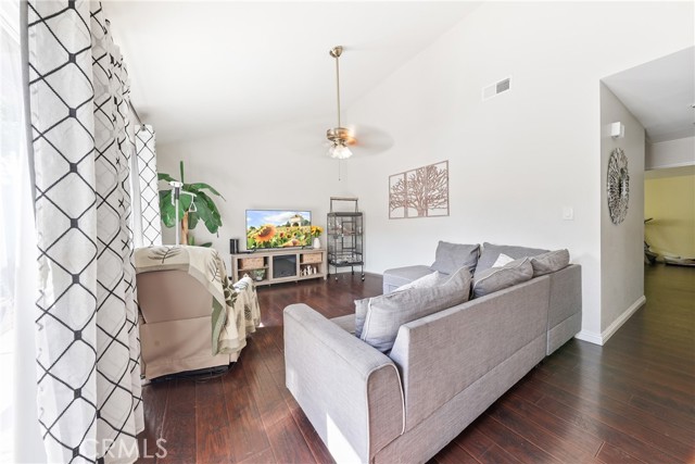 Detail Gallery Image 12 of 52 For 1184 E Meadow Wood Dr, Covina,  CA 91724 - 3 Beds | 2 Baths