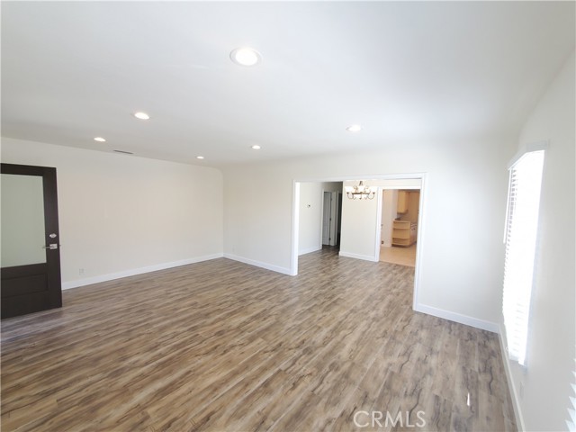 Detail Gallery Image 4 of 25 For 1741 Glenwood Rd, Glendale,  CA 91201 - 3 Beds | 2 Baths