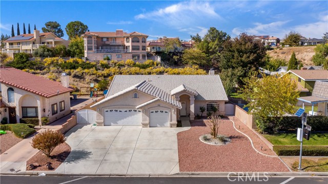 13660 SPRING VALLEY PKWY, Victorville CA: https://media.crmls.org/medias/cfc3e532-e586-4573-9195-010f5770aedb.jpg
