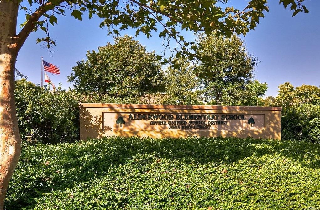 https://media.crmls.org/medias/cfc46284-6985-446d-8e5c-14dc77c94317.jpg?preset=X-Large