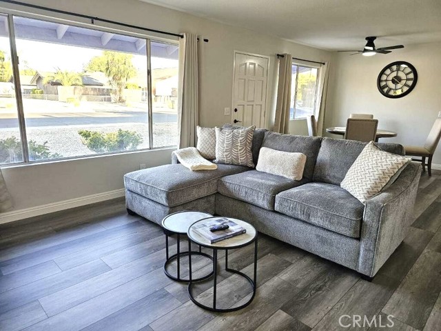 Detail Gallery Image 4 of 14 For 185 N Meridian St, Hemet,  CA 92544 - 2 Beds | 2 Baths