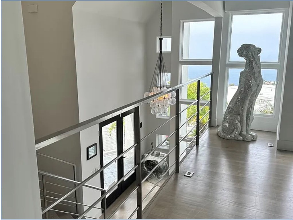 Detail Gallery Image 3 of 23 For 766 Pelican Dr, Laguna Beach,  CA 92651 - 4 Beds | 3/1 Baths