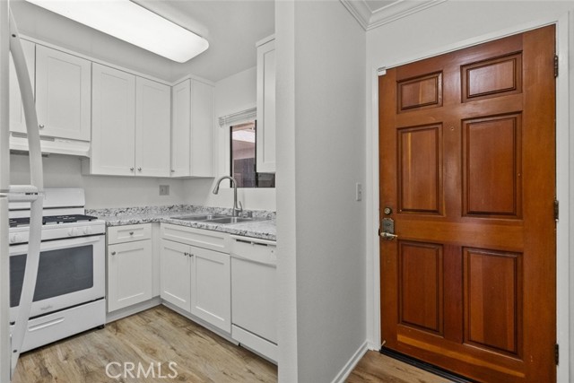 345 N Jackson Street, Glendale CA: https://media.crmls.org/medias/cfc60a1b-6feb-4241-961a-414875decaa4.jpg