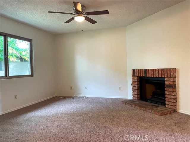 1077 Santo Antonio S Drive, Colton CA: https://media.crmls.org/medias/cfc7425f-8d60-4c13-bd37-9500dec25005.jpg