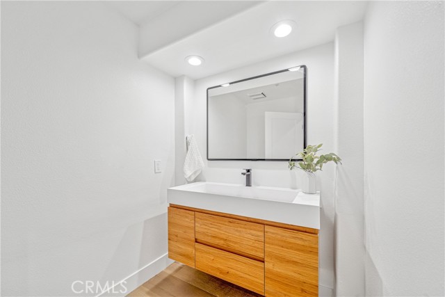 6692 Alamitos Circle, Huntington Beach CA: https://media.crmls.org/medias/cfc7c361-6ee5-4aec-9a18-aff41af6c806.jpg