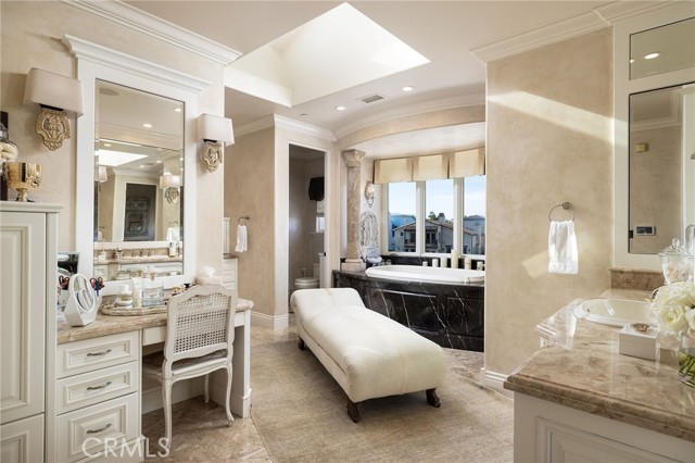 Detail Gallery Image 22 of 38 For 16111 Santa Barbara Ln, Huntington Beach,  CA 92649 - 4 Beds | 5/1 Baths