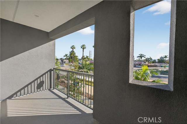 Detail Gallery Image 15 of 39 For 1093 N Harbor Bld, Anaheim,  CA 92801 - 3 Beds | 3 Baths