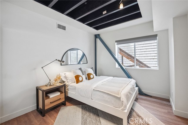 686 Diamond Street, Laguna Beach CA: https://media.crmls.org/medias/cfc86325-9e8d-48d5-b6ef-9f4e97504941.jpg