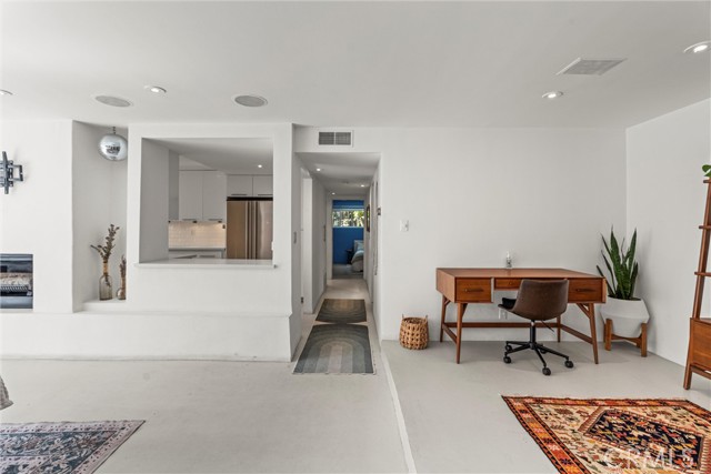 1230 Horn Avenue, West Hollywood CA: https://media.crmls.org/medias/cfc88515-1fe2-4f93-894e-3c55dd0644db.jpg