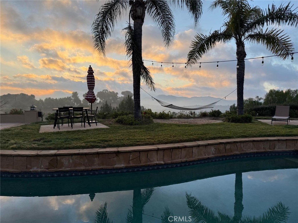 https://media.crmls.org/medias/cfc92925-5e7c-40ce-9bce-22f625487d19.jpg?preset=X-Large