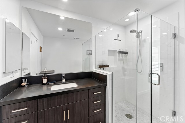 206 Alamo Court, Long Beach CA: https://media.crmls.org/medias/cfc96317-c43b-48d8-b4a9-485a5435f171.jpg