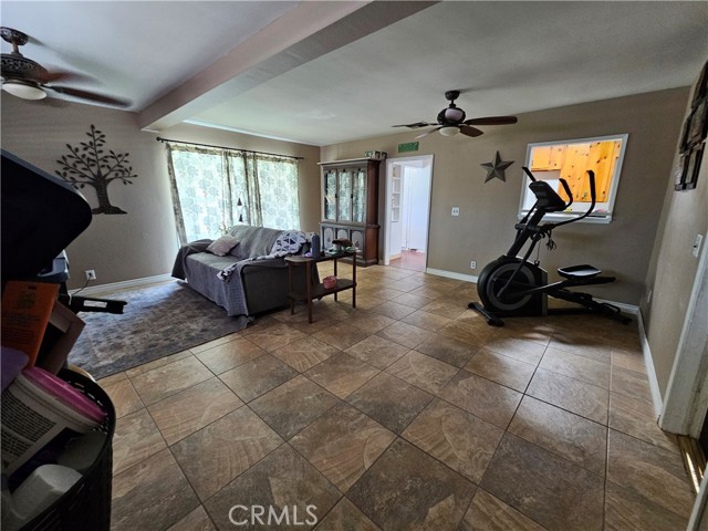 5573 Bonnie Brae Street, Montclair CA: https://media.crmls.org/medias/cfc96d74-0a65-4e1d-8902-f6b5ad251d94.jpg