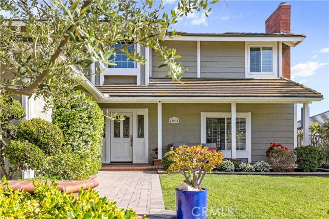 21035 Timber Ridge Road, Yorba Linda CA: https://media.crmls.org/medias/cfc9bba9-1c4d-429b-abdf-ececa0a652e3.jpg