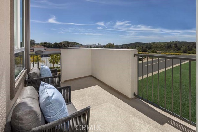 964 Foxwood Lane, Vista, California 92081, 2 Bedrooms Bedrooms, ,2 BathroomsBathrooms,Residential,For Sale,Foxwood Lane,OC24125088