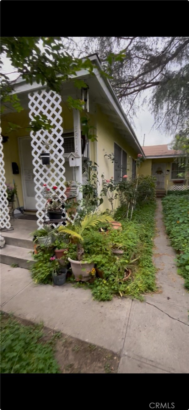 Detail Gallery Image 1 of 1 For 5816 5818 Kester Ave, Van Nuys,  CA 91411 - 4 Beds | 2 Baths