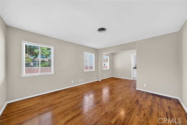 Detail Gallery Image 6 of 38 For 7046 Murietta, Van Nuys,  CA 91405 - 4 Beds | 2 Baths