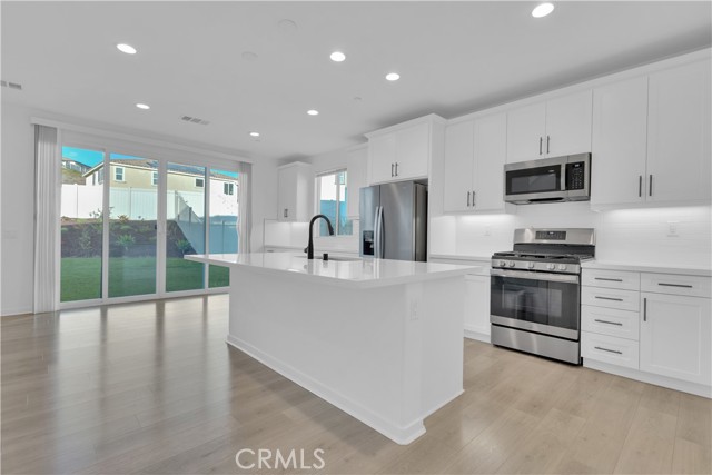 Detail Gallery Image 10 of 44 For 23798 Solaris Ct, Corona,  CA 92883 - 4 Beds | 3 Baths