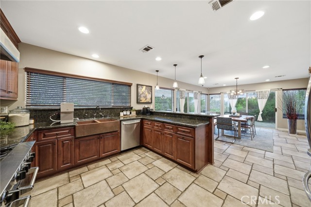 Detail Gallery Image 34 of 56 For 706 Nancy Ln, Fullerton,  CA 92831 - 4 Beds | 2/1 Baths