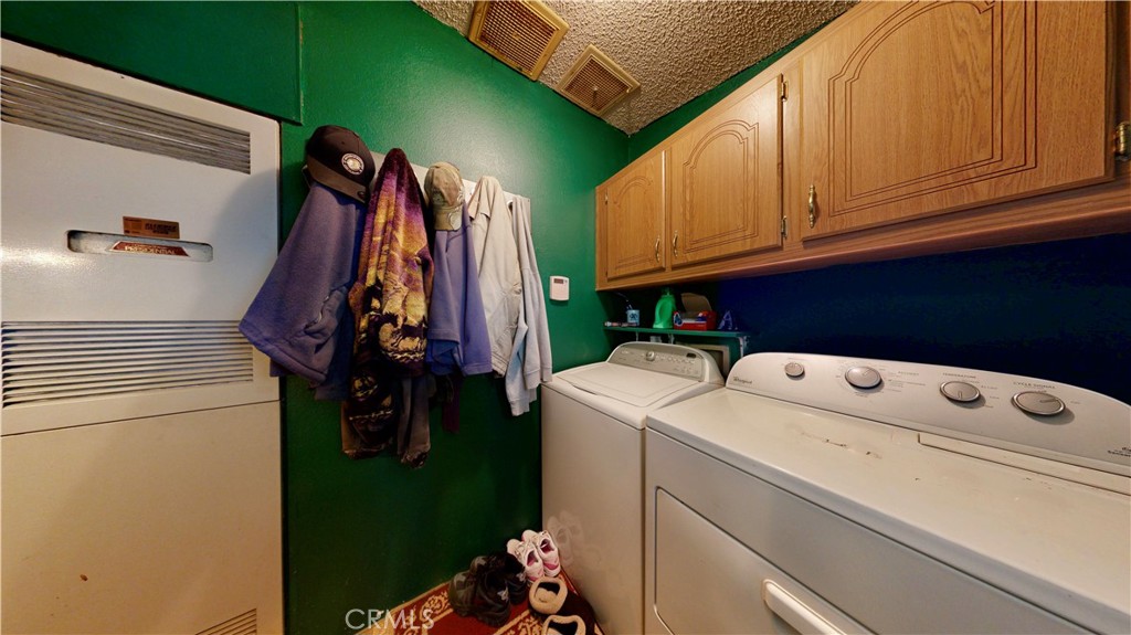 https://media.crmls.org/medias/cfcc1cce-b55f-4319-b58d-fe30676bbc03.jpg?preset=X-Large
