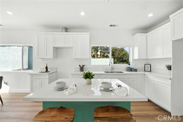 3031 3033 Vineyard Avenue, Los Angeles CA: https://media.crmls.org/medias/cfcc4058-299b-4675-9393-393bae387af9.jpg