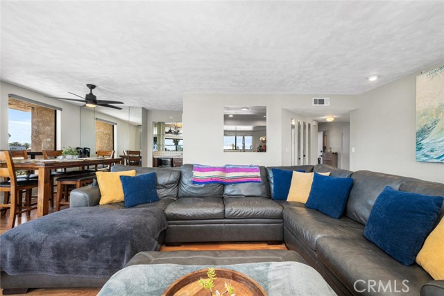 Detail Gallery Image 9 of 38 For 1425 E 2nd St #301,  Long Beach,  CA 90802 - 3 Beds | 2 Baths