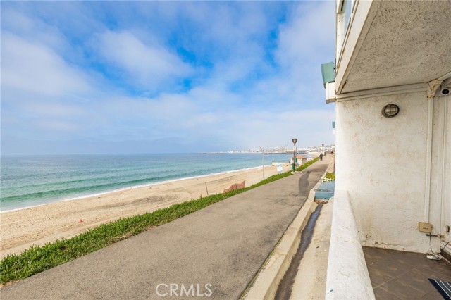 615 Esplanade, Redondo Beach, California 90277, 1 Bedroom Bedrooms, ,1 BathroomBathrooms,Residential,Sold,Esplanade,SB24010074