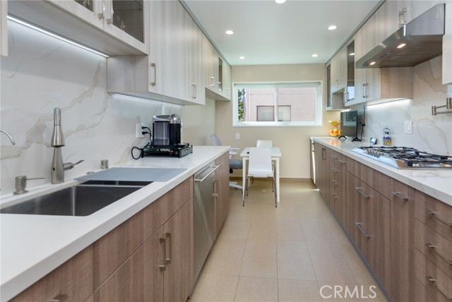 Detail Gallery Image 6 of 28 For 15137 Magnolia a,  Sherman Oaks,  CA 91403 - 3 Beds | 3 Baths