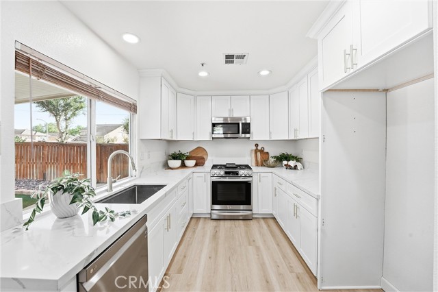 Detail Gallery Image 12 of 52 For 19618 Jill Court 19618, Riverside,  CA 92508 - 3 Beds | 2/1 Baths