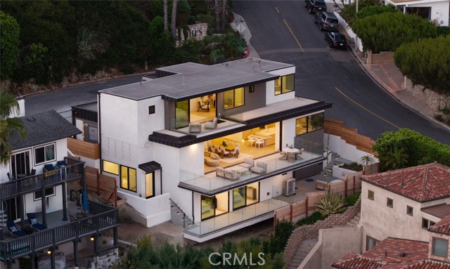 1105 Skyline Drive, Laguna Beach CA: https://media.crmls.org/medias/cfce2e27-e925-4885-992c-935ab0634fc5.jpg