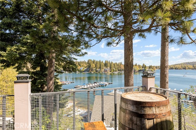 Detail Gallery Image 5 of 40 For 4 Village #B,  Lake Arrowhead,  CA 92352 - 2 Beds | 3 Baths