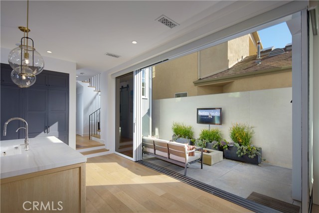 Detail Gallery Image 3 of 30 For 418 Larkspur, Corona Del Mar,  CA 92625 - 4 Beds | 4 Baths