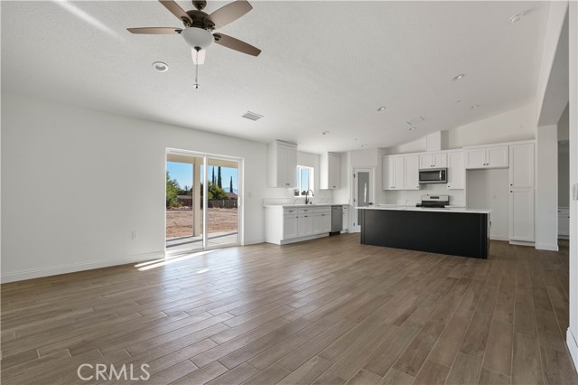 Detail Gallery Image 22 of 49 For 19056 Goleta St, Hesperia,  CA 92345 - 4 Beds | 2/1 Baths