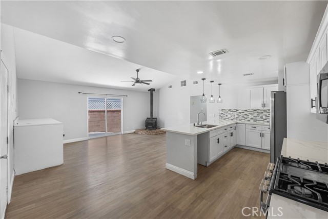 Detail Gallery Image 10 of 30 For 44328 Foxton Ave, Lancaster,  CA 93535 - 4 Beds | 2 Baths