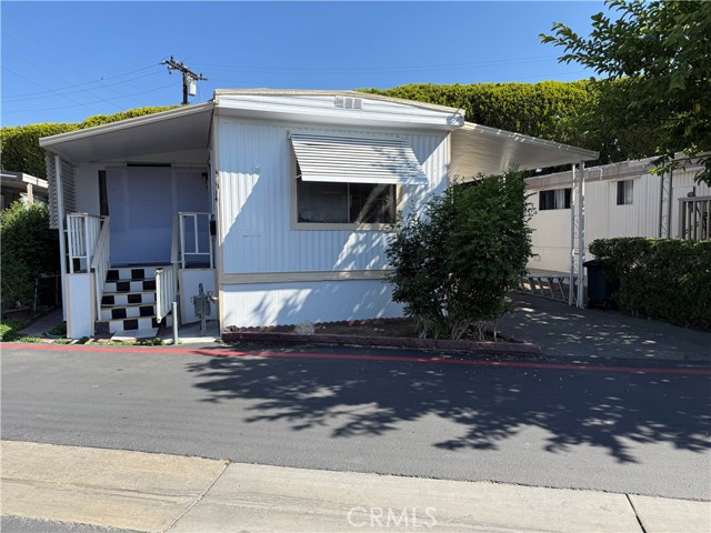 1527 S Standard, Santa Ana CA: https://media.crmls.org/medias/cfcf4cc3-bdc1-451d-b105-c96cfcf3cac9.jpg