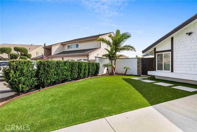 Detail Gallery Image 43 of 61 For 17902 Bolton Cir, Huntington Beach,  CA 92649 - 4 Beds | 2/1 Baths