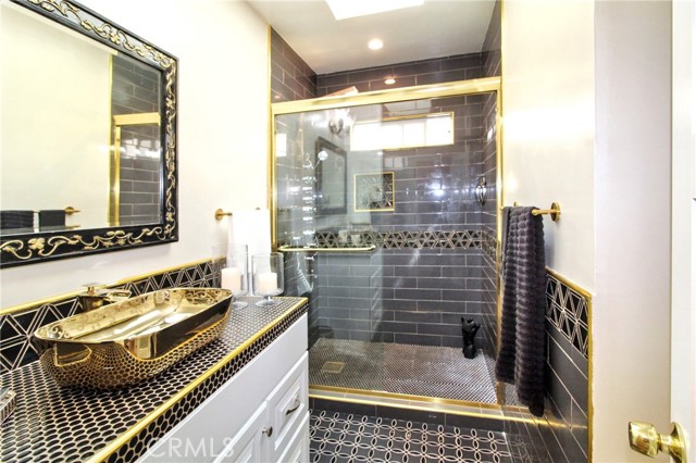 207 Santa Ana Avenue, Long Beach CA: https://media.crmls.org/medias/cfd04b51-d568-4829-9e3f-21cd18e6a3b1.jpg