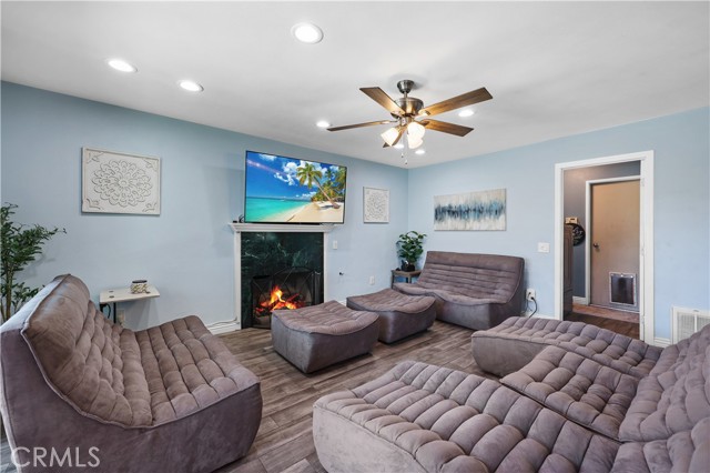 2738 S Del Norte Avenue, Ontario CA: https://media.crmls.org/medias/cfd25095-1476-4bec-8935-4041407efcc0.jpg