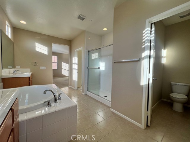 Detail Gallery Image 3 of 29 For 135 Violet Bloom, Irvine,  CA 92618 - 4 Beds | 3 Baths